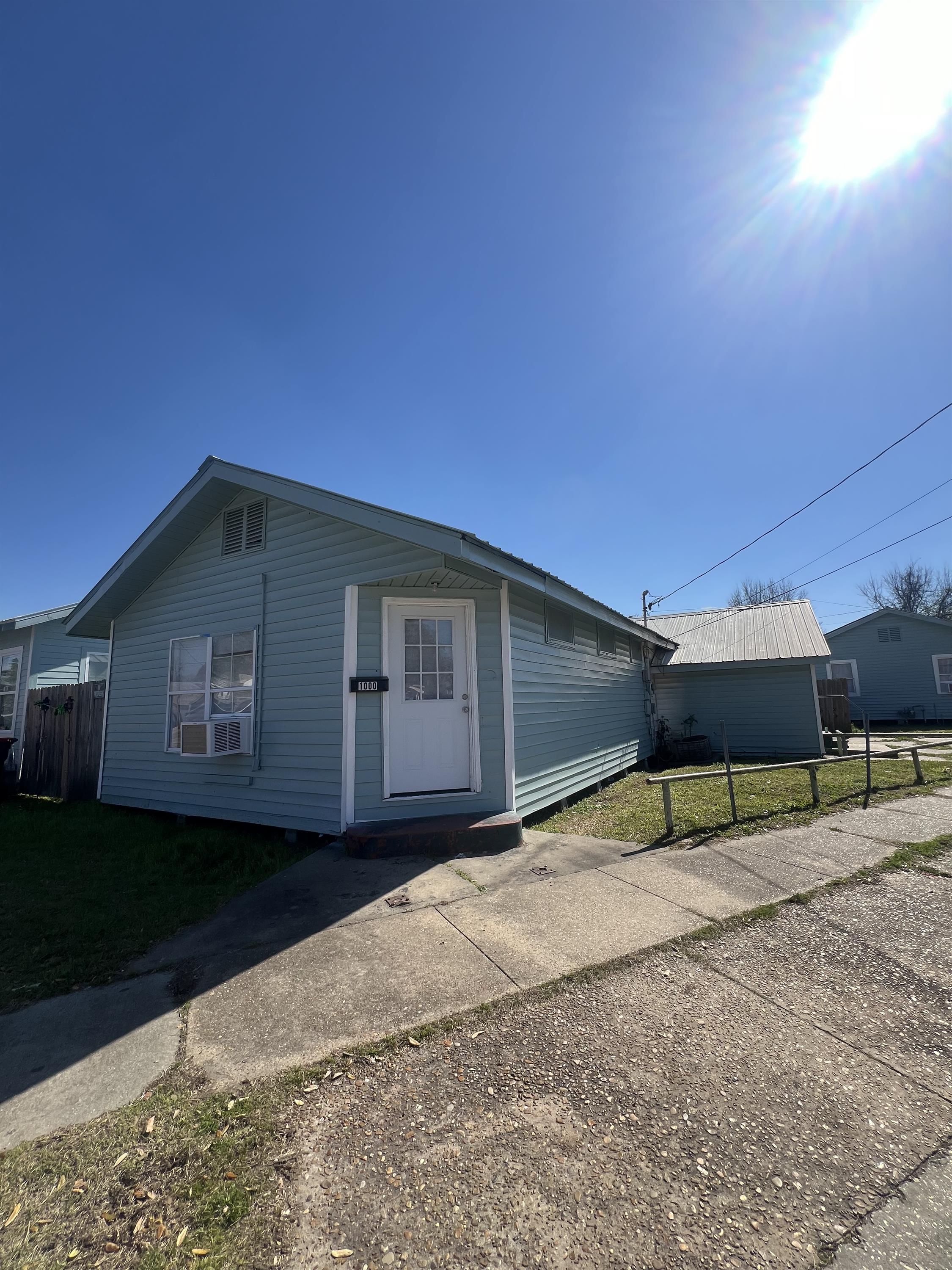 1000 East Simcoe Street