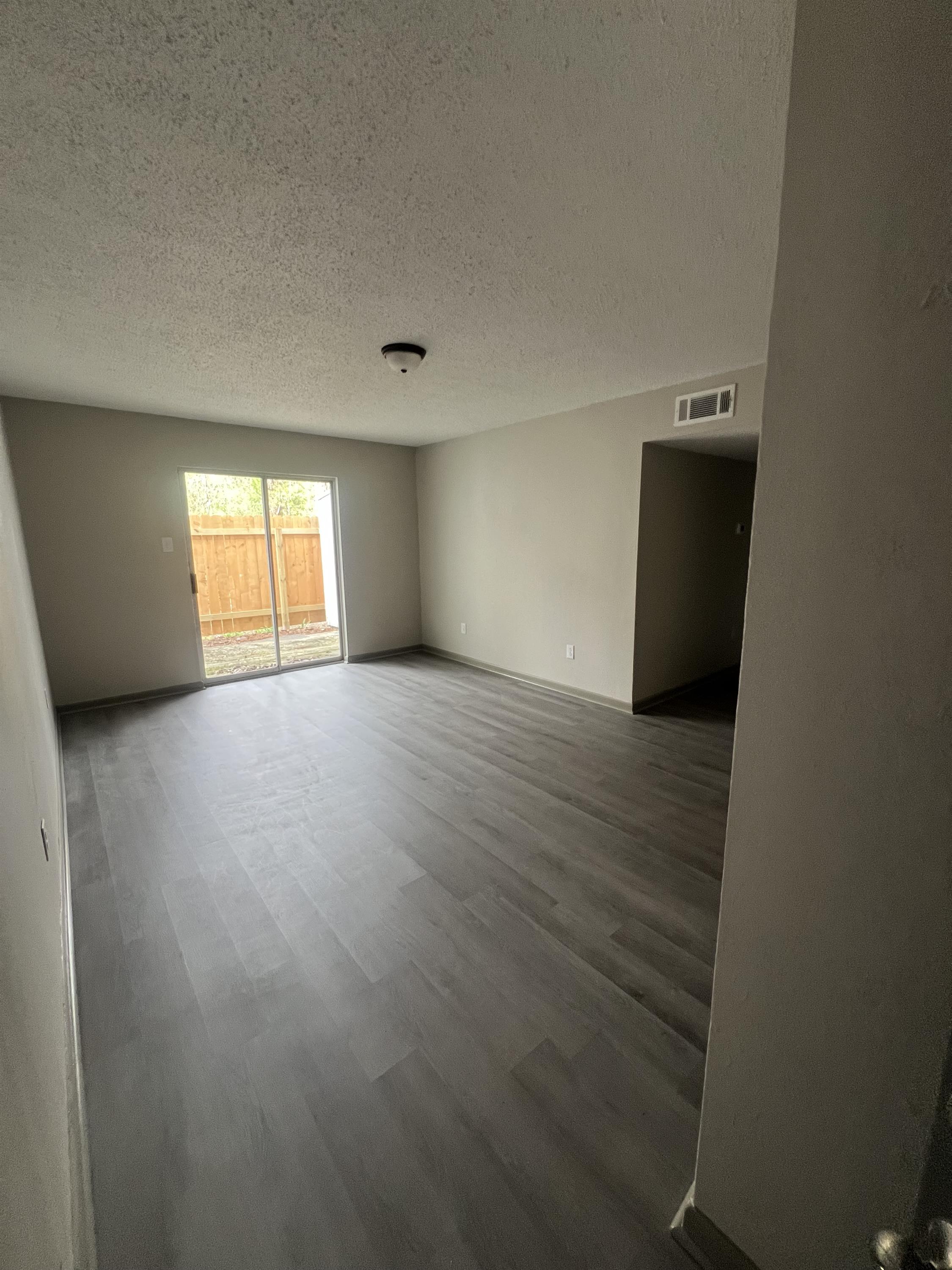 1704 1/2 Anderson - 17